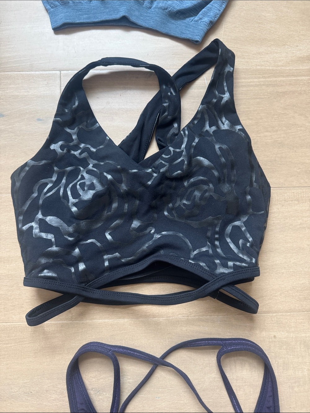Lot of 6: lululemon athletica Tanks 4 built in bra, athleta bra xs, VS bra 32c - Picture 4 of 11